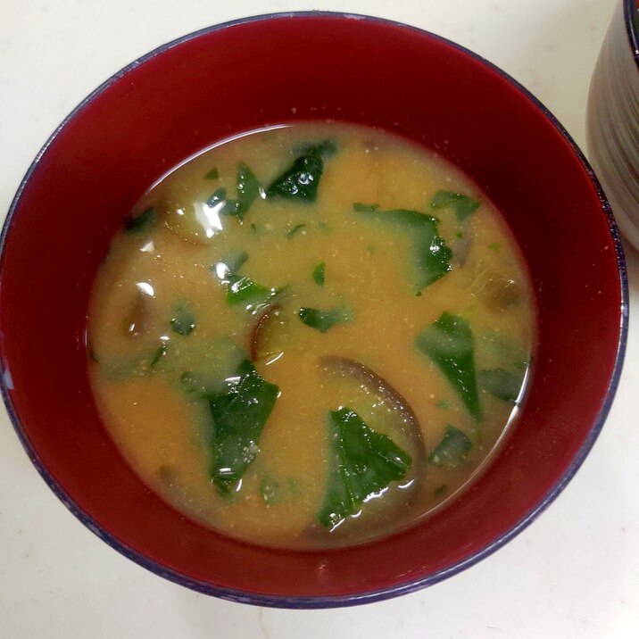ほうれん草となすの味噌汁